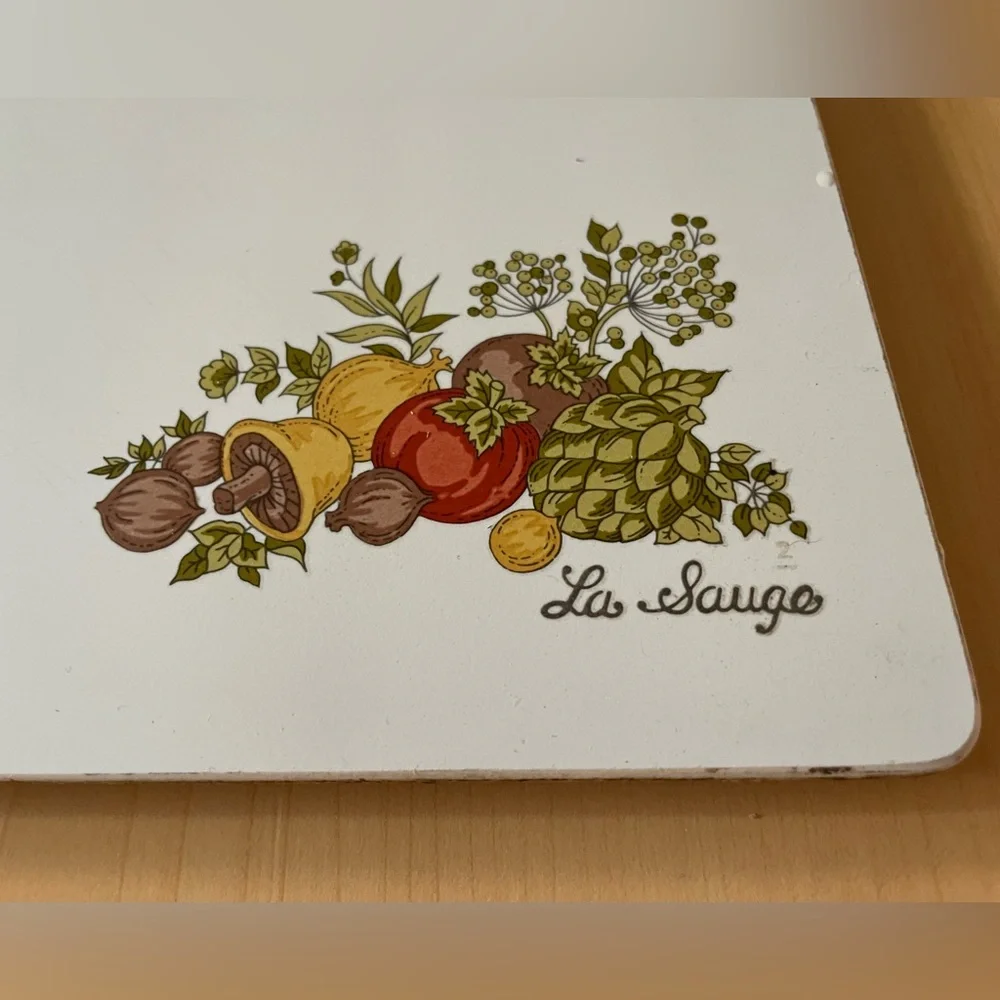 VTG Corningware’s Spice of Life Pattern “La Sauge” Glass Cutting Board. - Picture 4 of 8
